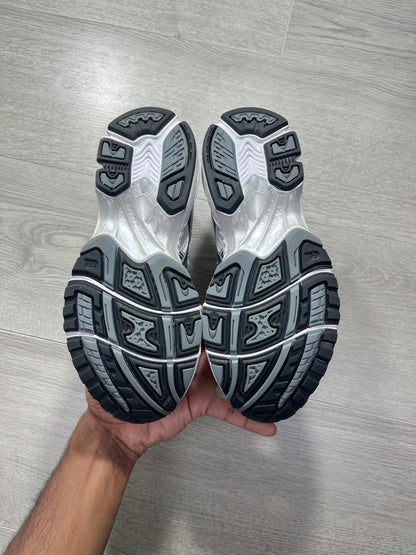 ASICS Gel-Kayano 14 White Graphite Grey Size 5.5 U.K. - 1203A537-110 Running trainer shoes