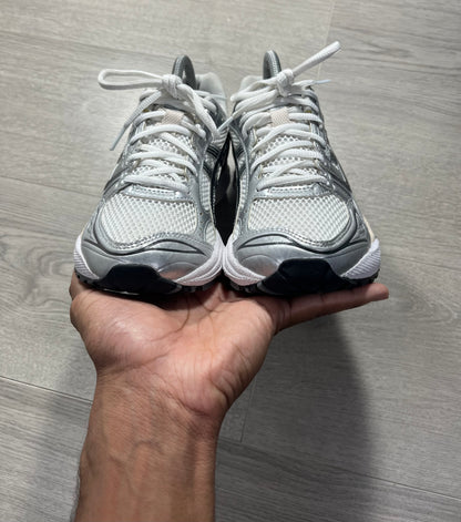 ASICS Gel-Kayano 14 White Graphite Grey Size 5.5 U.K. - 1203A537-110 Running trainer shoes