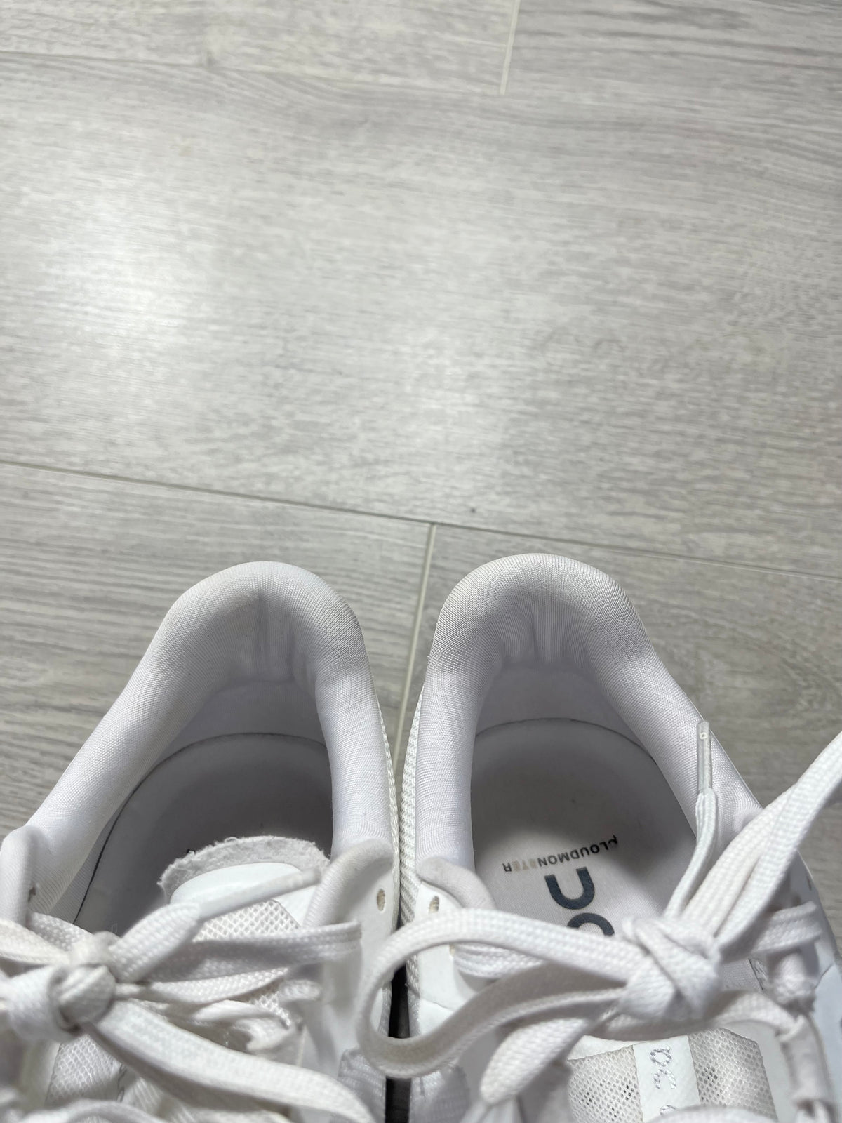 On Running Cloudmonster White Glacier - 61.97654 Size 8.5 U.K. Running shoes trainers